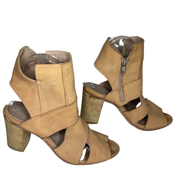 Free People Effie Stacked Heel Cut Out Leather Bootie - Picture 4 of 14